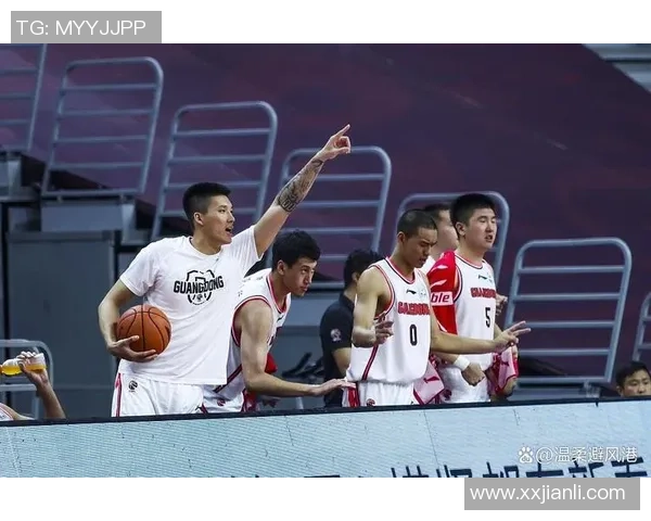 四川队与福建队在CBA赛场的激烈对决引发球迷热议与期待